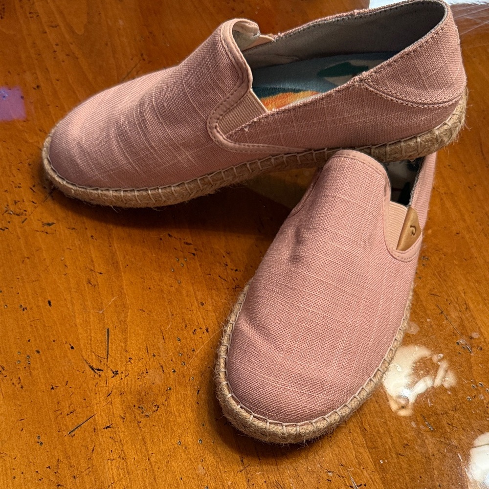 OluKai Kaula Pa'a Kapa Pink Fabric espadrille